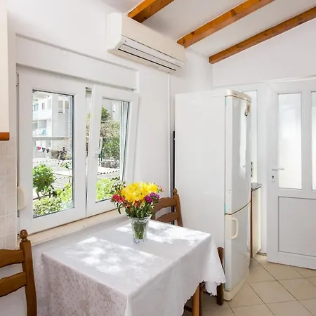 Nadalina Apartman *